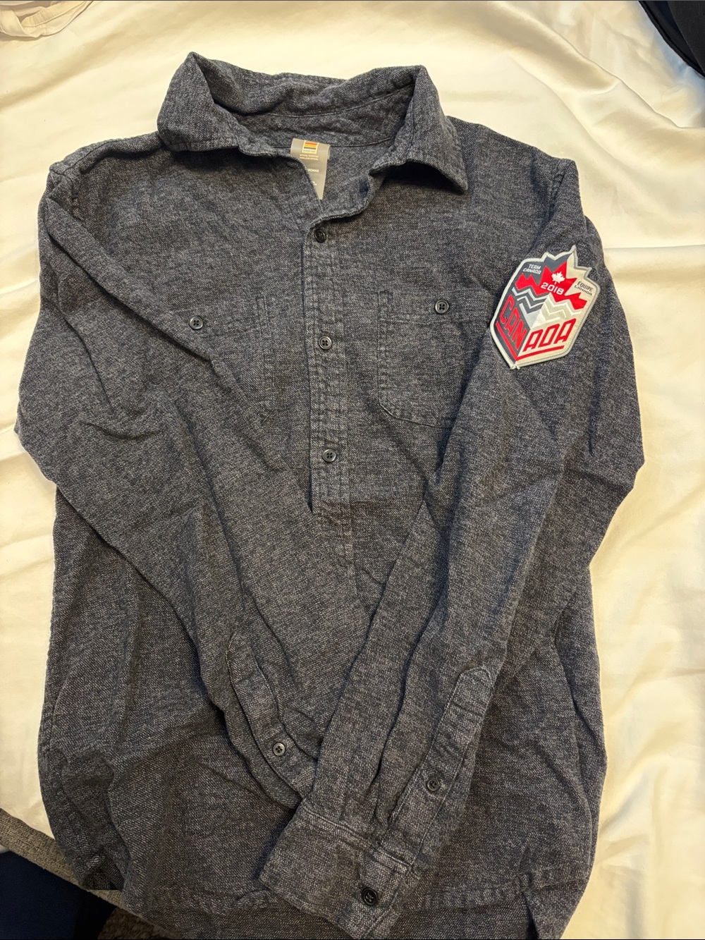 Men's Long-Sleeve Casual Button-Down Shirt in Heather Gray with Sleeve Patch